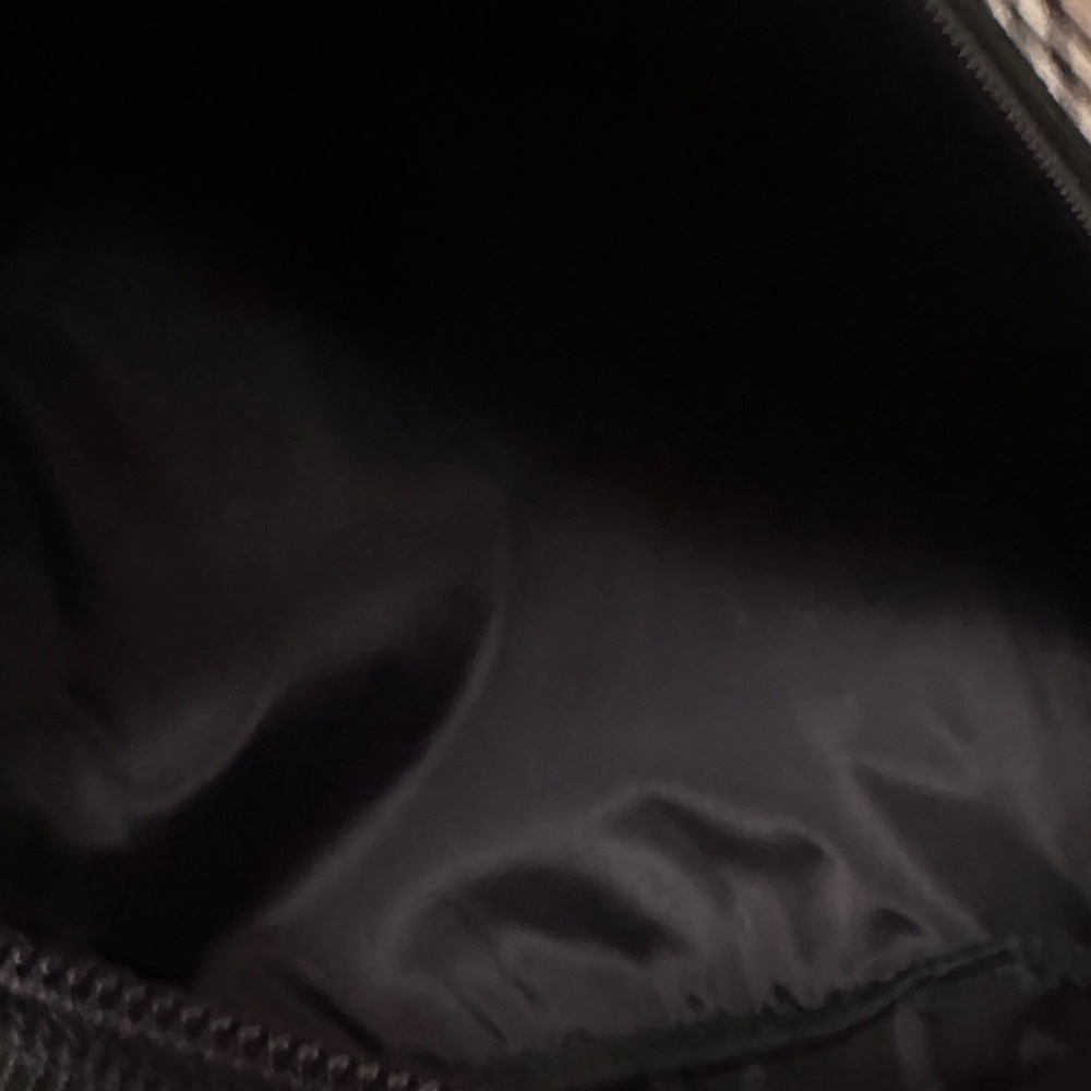 Burberry Beige Plaid Toiletry Bag with Black Trim - Picture 7 of 9